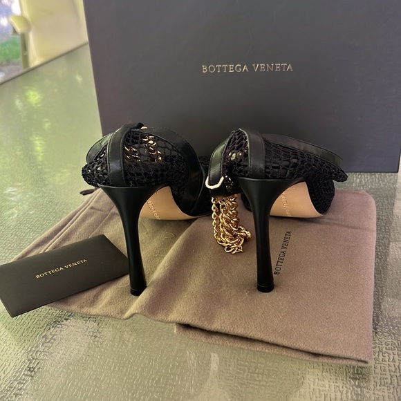 Bottega Veneta Mesh Chunky Chain Sandals - Picture 11 of 12